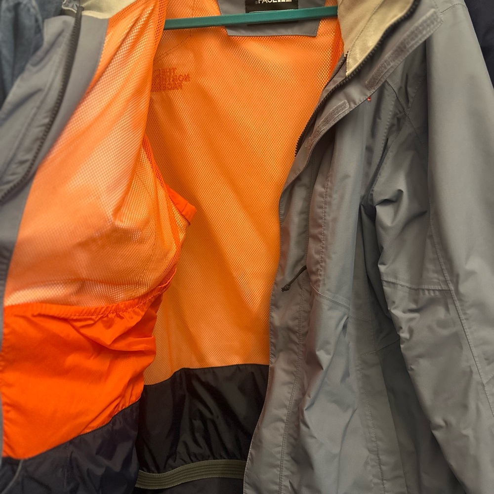 The North Face Men's Gray Jacket - Picture 2 of 6